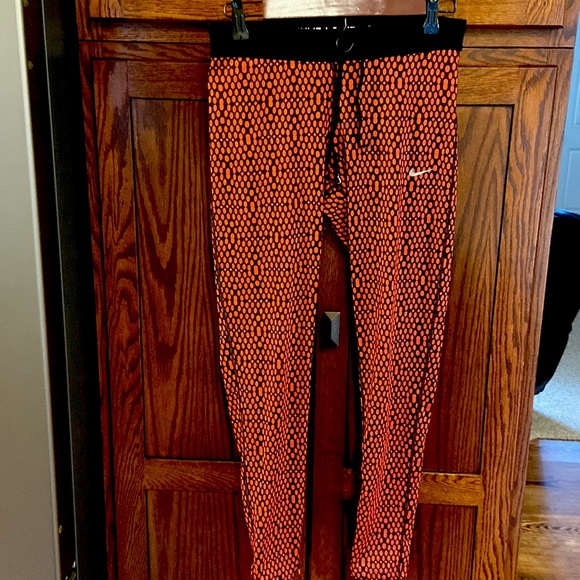 Nike Pants - Nike Running 🏃🏼‍♀️ tights, perfect for spring training!